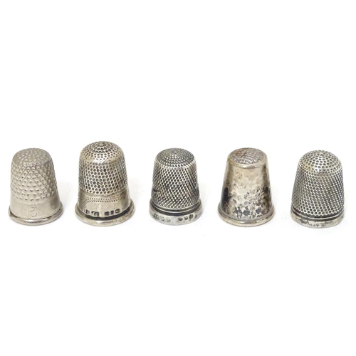 260 - 5 assorted thimbles including 2 hallmarked silver examples and a  .830 silver thimble with hammered ... 