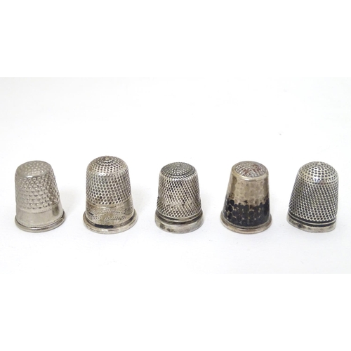 260 - 5 assorted thimbles including 2 hallmarked silver examples and a  .830 silver thimble with hammered ... 