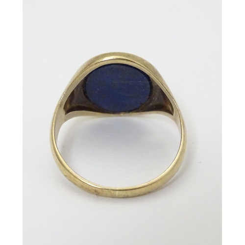 281 - A  Gentleman's 1960's 9ct gold signet ring set with lapis lazuli