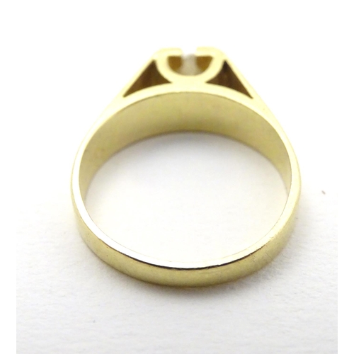 290 - An 18ct gold diamond solitaire ring, the diamond approx 0.25ct. In a modernist setting