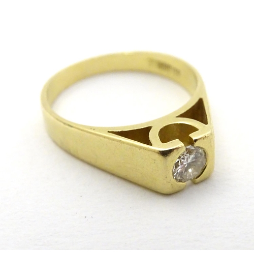 290 - An 18ct gold diamond solitaire ring, the diamond approx 0.25ct. In a modernist setting