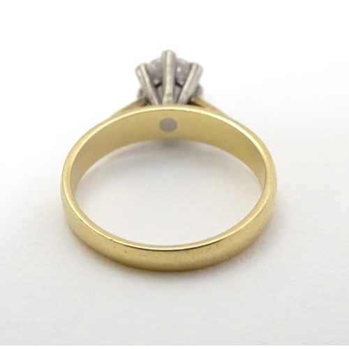 291 - An 18ct gold diamond solitaire ring. the diamond approx 0.50ct