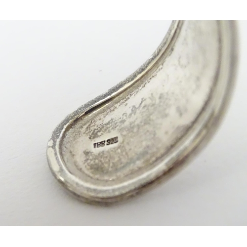 324 - A modernist silver bangle / bracelet