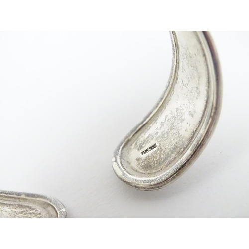 324 - A modernist silver bangle / bracelet