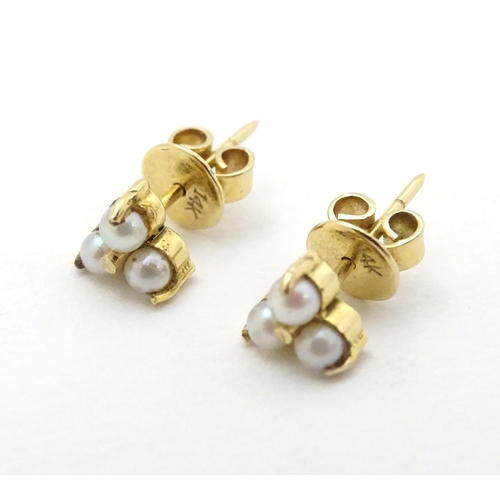 330 - A pair of gold stud earring set with pearls