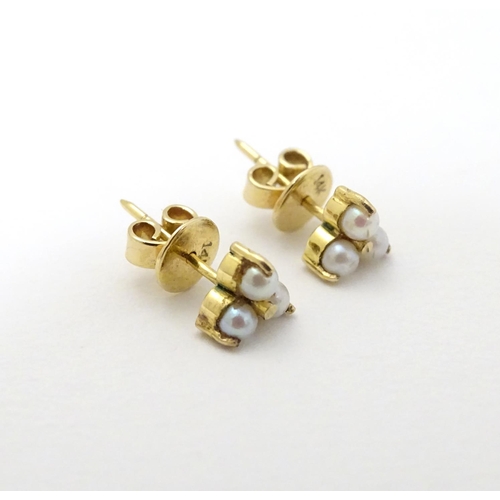 330 - A pair of gold stud earring set with pearls