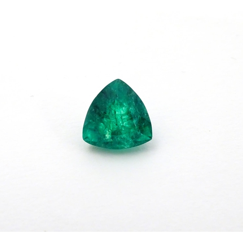 348 - Unmounted stone: A green trillion cut emerald. approx 6.90 ct, approx 3/8'' wide