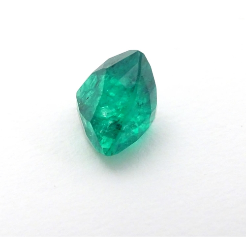 348 - Unmounted stone: A green trillion cut emerald. approx 6.90 ct, approx 3/8'' wide