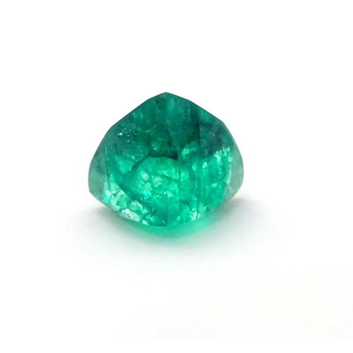 348 - Unmounted stone: A green trillion cut emerald. approx 6.90 ct, approx 3/8'' wide