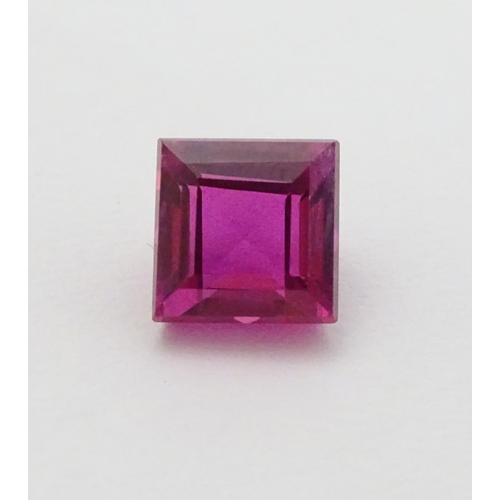 349 - Unmounted stone: A pink square cut sapphire,approx 9.95 ct, approx 3/8'' wide