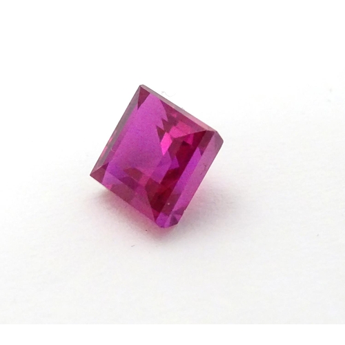 349 - Unmounted stone: A pink square cut sapphire,approx 9.95 ct, approx 3/8'' wide