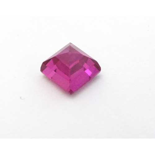 349 - Unmounted stone: A pink square cut sapphire,approx 9.95 ct, approx 3/8'' wide