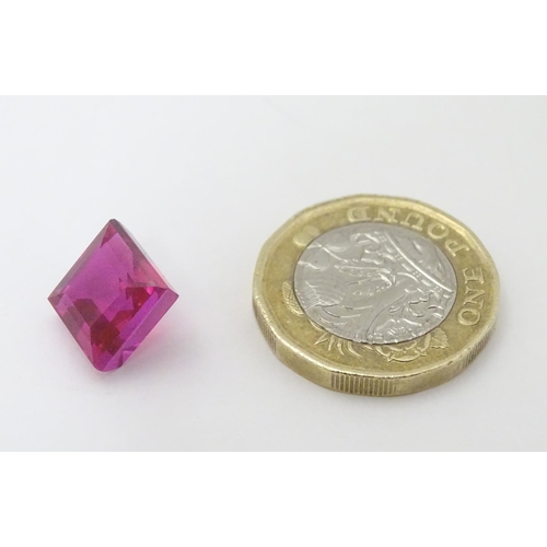 349 - Unmounted stone: A pink square cut sapphire,approx 9.95 ct, approx 3/8'' wide