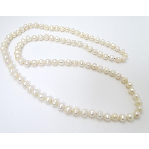 366 - A long pearl necklace approx 44'' long