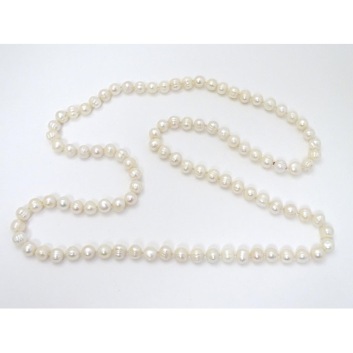 366 - A long pearl necklace approx 44'' long