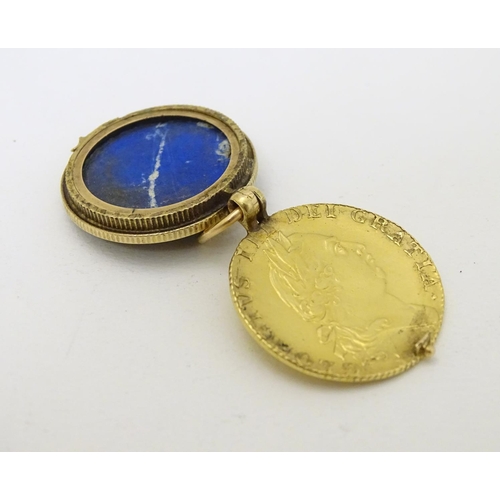 380 - An unsensual gold pendant locket set with Spade Guinea to one side and bloodstone seal to other. 1 1... 