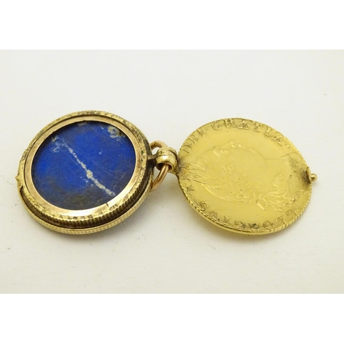 380 - An unsensual gold pendant locket set with Spade Guinea to one side and bloodstone seal to other. 1 1... 