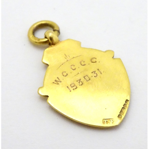 382 - A 9ct gold fob of shield form. approx 1 1/4'' long (4g)