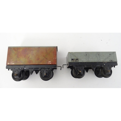 431 - Hornby : ' Hornby Train Goods Set No. 30 ' a boxed 'O' gauge ( no track ) comprising of 040 ' 45746 ... 