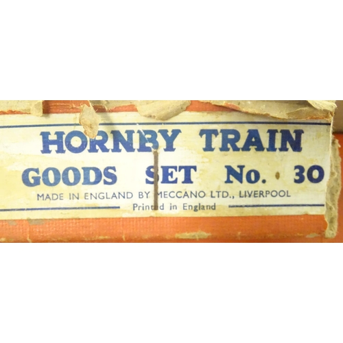 431 - Hornby : ' Hornby Train Goods Set No. 30 ' a boxed 'O' gauge ( no track ) comprising of 040 ' 45746 ... 