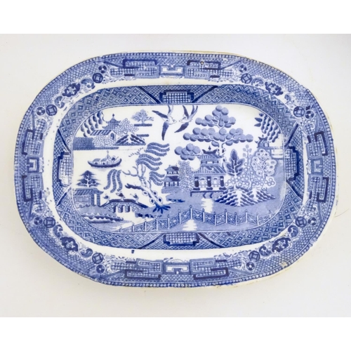 45 - A quantity of blue and white items, to include a twin handled bowl decorated with Classical urns and... 