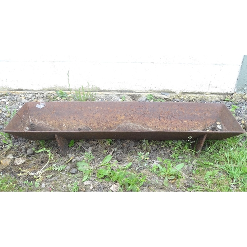 528 - Garden and Architectural Salvage: a old cast iron pig trough, marked 'Wheatley, Wickham'. 47'' long ... 