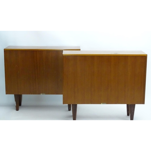 750 - Vintage Retro - a pair of English mid 20 thC 'Gordon Russell' Walnut low bookcases with sliding glas... 