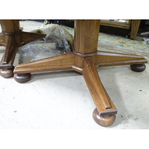 121 - An extended oak pedestal table with 1 leaf and 2 pedestals