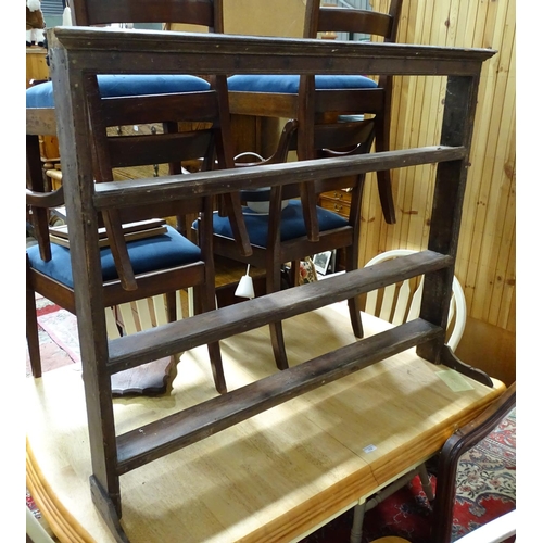 132 - A Georgian oak plate rack