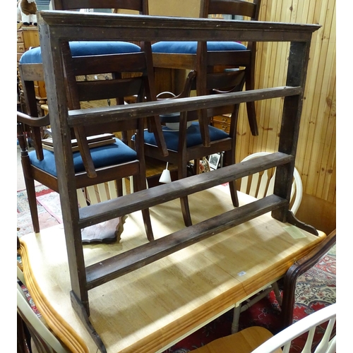 132 - A Georgian oak plate rack