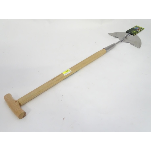 268 - A Spear & Jackson 'Kew Kids Collection' garden edging tool, 30'' long