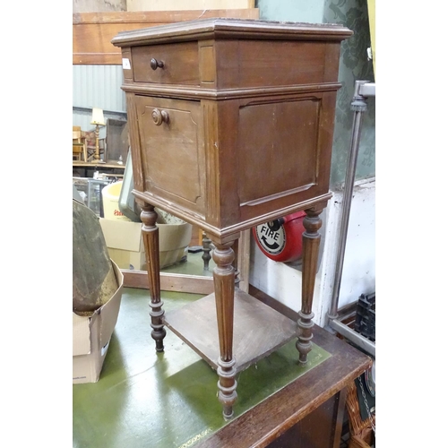 34 - An Edwardian pot cupboard / bedside cabinet with slate top, single drawer and metal lined cupboard