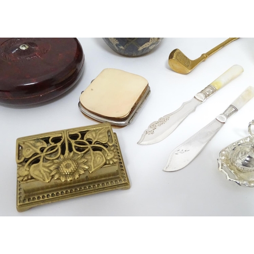 340 - A quantity of miscellaneous items, to include a ceramics, silver plated items etc.