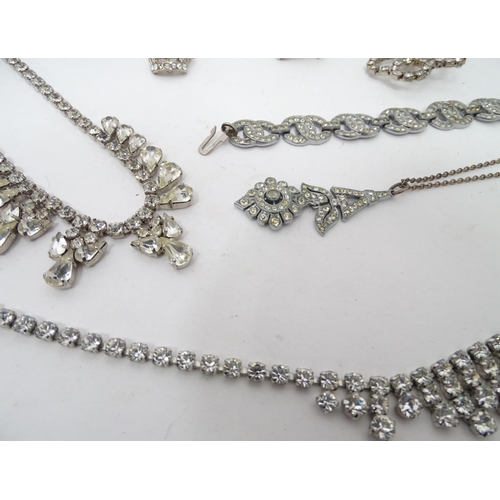 345 - A quantity of costume jewellery, to include brooches, necklaces etc.