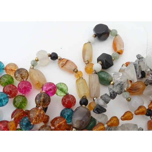 347 - A quantity of assorted hardstone beads, to include malachite, agate, cornelian