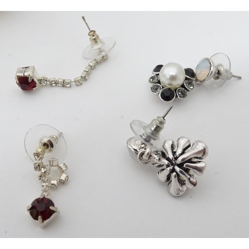 359 - A quantity of earrings