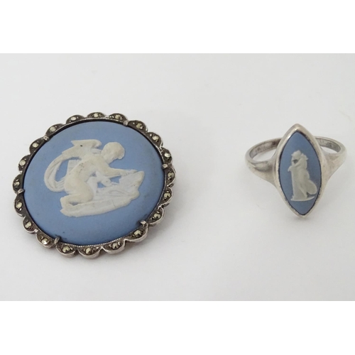 362 - Wedgwood jasperware ring and brooch (2)