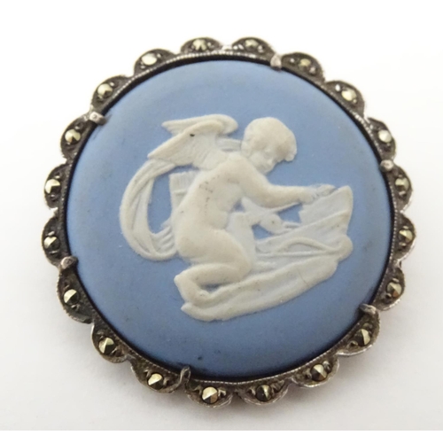 362 - Wedgwood jasperware ring and brooch (2)