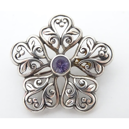 367 - A Victorian silver brooch