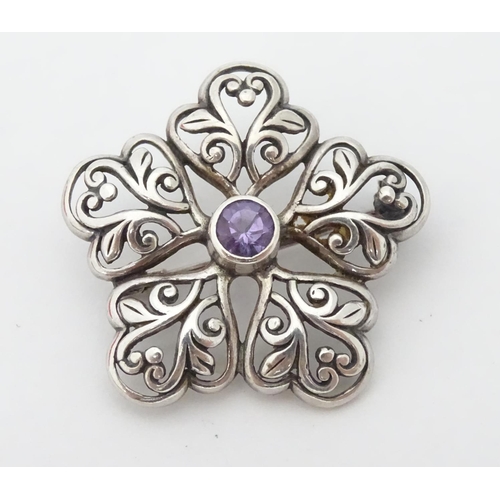 367 - A Victorian silver brooch