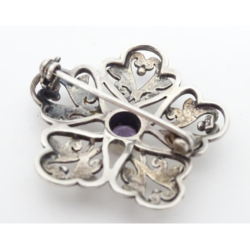 367 - A Victorian silver brooch