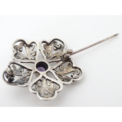 367 - A Victorian silver brooch