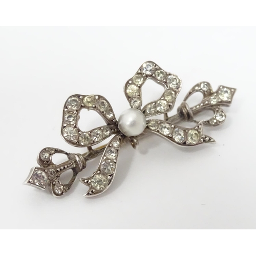 368 - A silver ribbon bar brooch