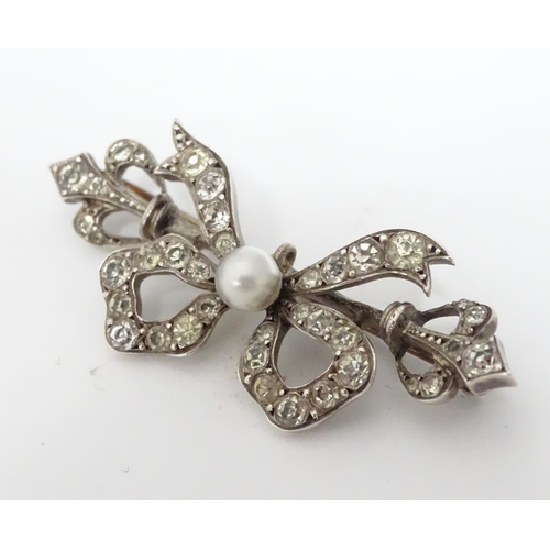 368 - A silver ribbon bar brooch