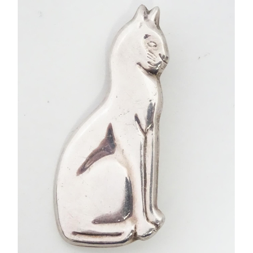 373 - A cat brooch