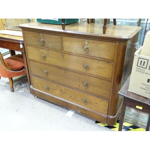 384 - A Victorian 2 over 3 drawer chest of drawers