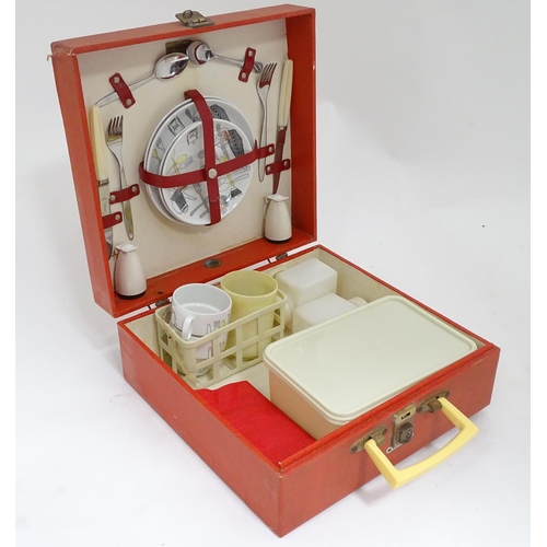 45 - A vintage/retro Brexton picnic set