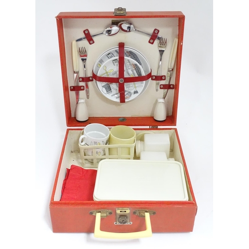 45 - A vintage/retro Brexton picnic set