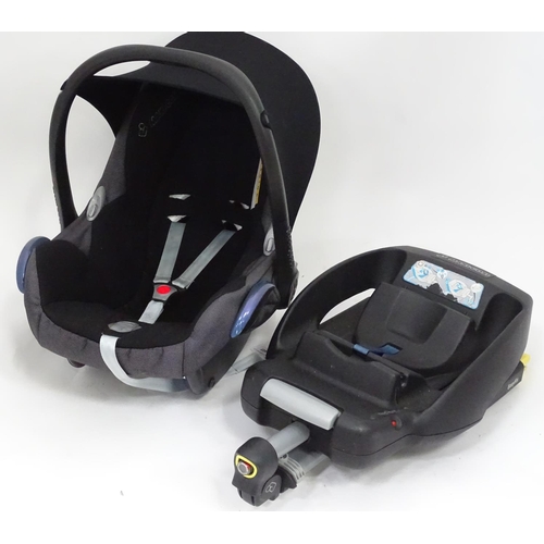 471 - Childs car seat and isofix base