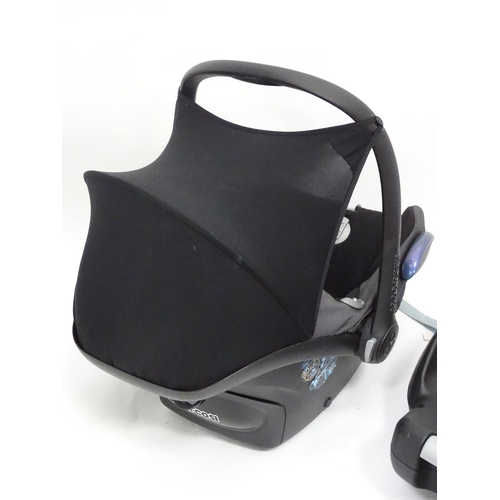 471 - Childs car seat and isofix base